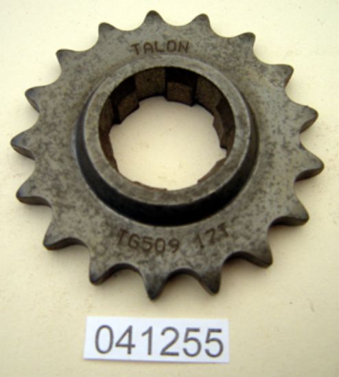 Picture of Gearbox sprocket : 17 teeth : NOS shop soiled