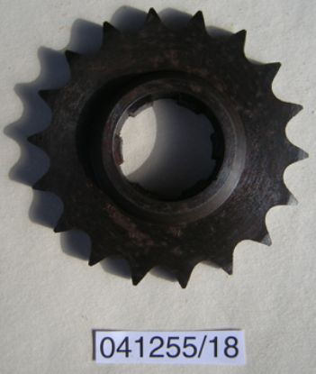 Picture of Gearbox sprocket : 18 teeth : NOS shop soiled