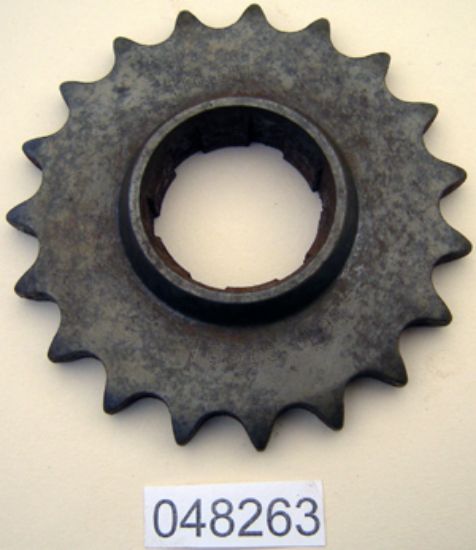 Picture of Gearbox sprocket : 19 teeth : Engine 106838 onwards : Late type